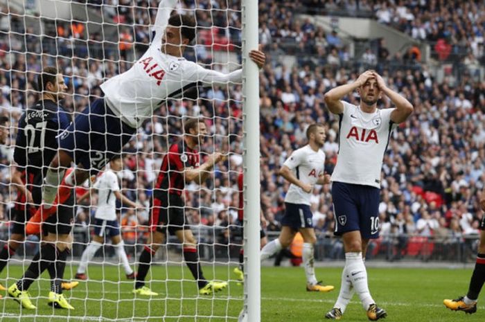 Ekspresi kekecewaan Harry Kane setelah gagal membobol gawang Bournemouth di laga lanjutan Liga Inggris di Stadion Wembley, Sabtu (14/10/2017) malam WIB.