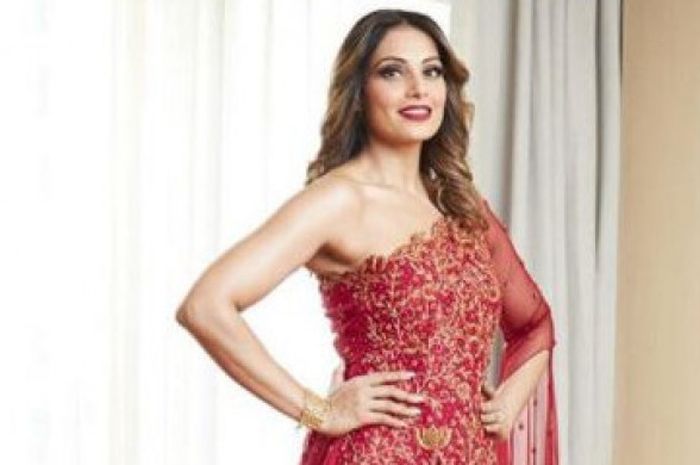 Artis sekaligus penyanyi India Bipasha Basu.