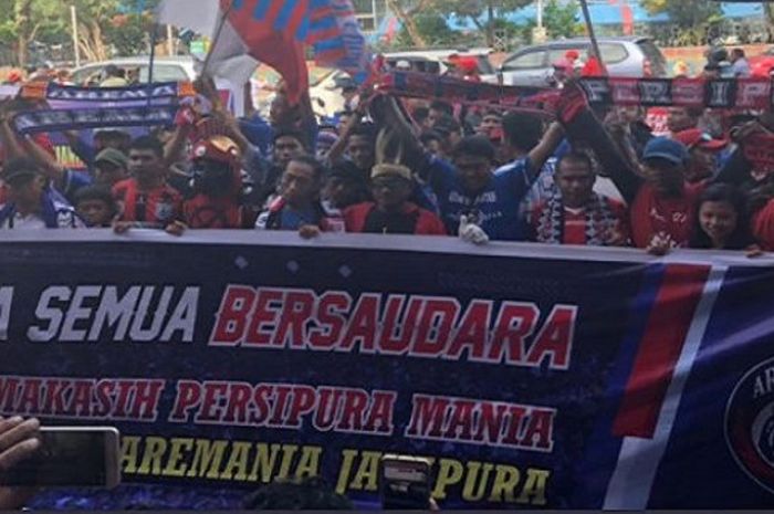 aremania dan persipura