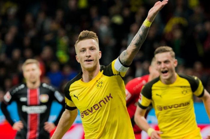 Marco Reus merayakan golnya untuk Borussia Dortmund ke gawang Bayer Leverkusen dalam partai Liga Jerman di BayArena, 29 September 2018.