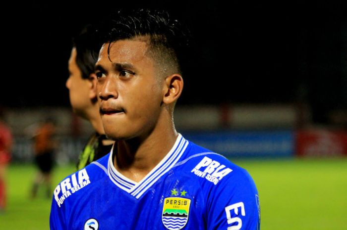 Indra Mustafa, bek muda Persib Bandung asal Bogor yang punya spesialisasi throw in jarak jauh.