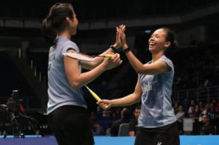 Expresi pebulu tangkis ganda putri Indonesia, Della Destiara Haris/Rizki Amelia Pradipta, setelah meraih tiket ke babak semifinal Malaysia Open 2018. 