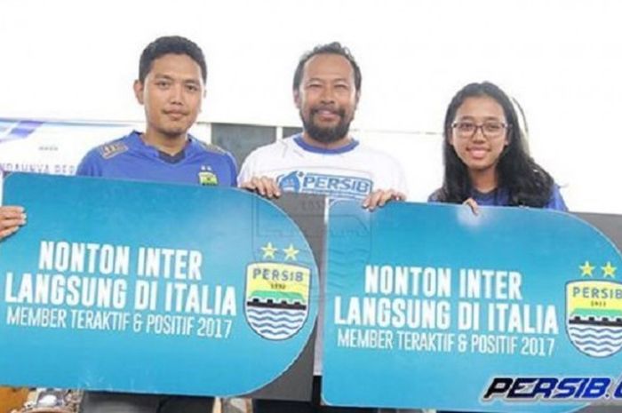 Pemenang jalan-jalan gratis ke Italia dari Membership Persib, Rinda Ratna Dewi dan Edi Setiawan