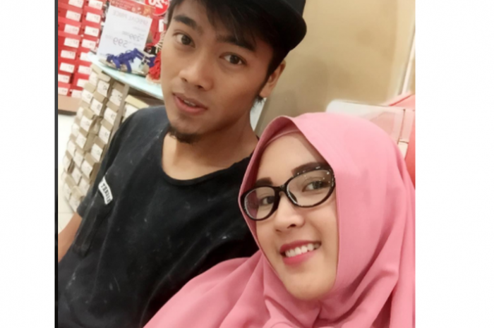 bek madura united bersama istri