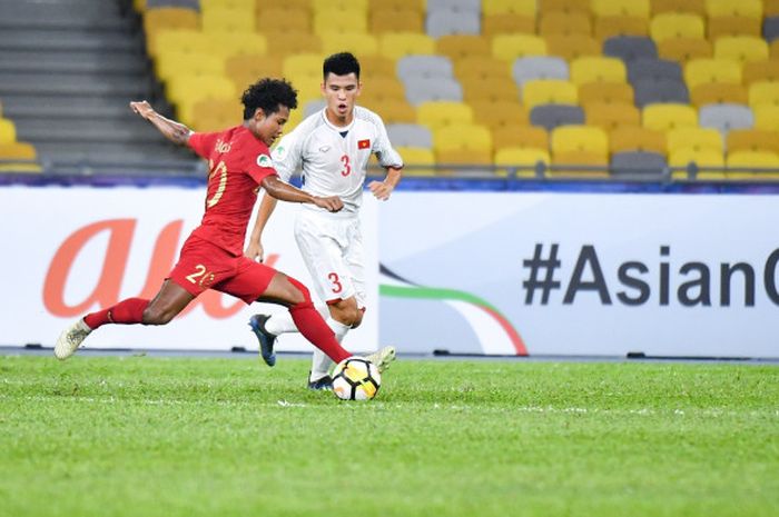 Bagus Kahfi mencoba melepas tembakan pada pertandingan Timnas U-16 Indonesia vs Vietnam di Stadion Bukit Jalil, 24 September 2018. 