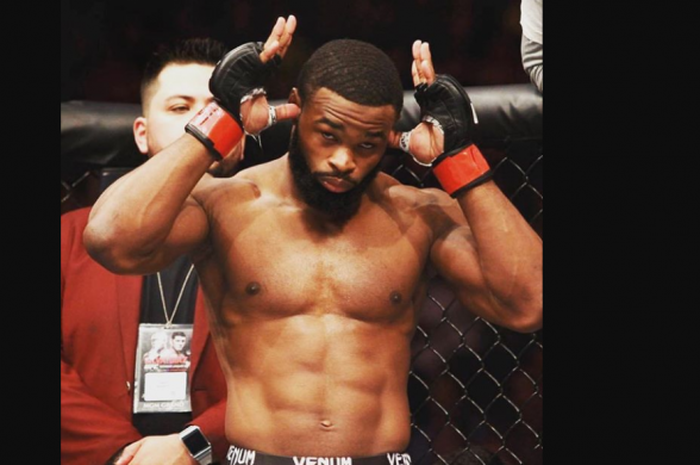 Tyron Woodley di dalam oktagon