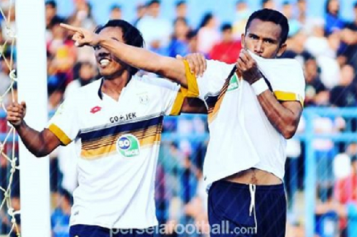 Taufik Kasrun saat masih membela Persela Lamongan.