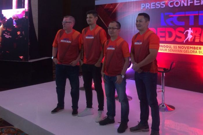 CEO & Co-Founder Revosport, Glen Stildolph, Syamsir Alam, dan Sales & Marketing Director RCTI, Tantan Sumartana dalam jumpa pers RCTI REDSRUN di Auditorium MNC Studio, Kebon Jeruk, Jakarta Barat, Jumat (7/8/2018). 