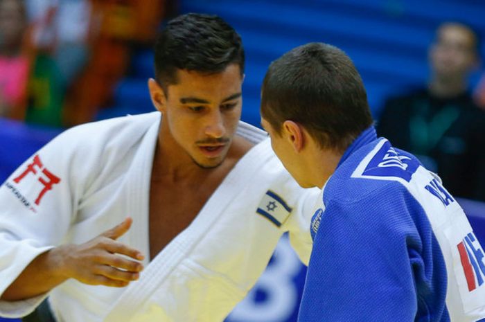 Atlet judo Israel, Tal Flicker (pakaian putih).