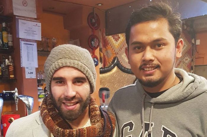 Dani Carvajal (kiri) bersama dengan Bayu Eka Sari