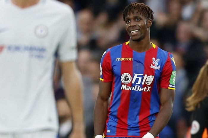 Ekspresi penyerang sayap Crystal Palace, Wilfried Zaha,  dalam pertandingan Liga Inggris 2017-2018 menghadapi Chelsea di Stadion Selhurst Park, London, Inggris, pada Sabtu (14/10/2017).