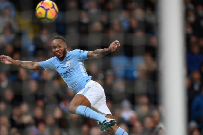 Aksi Raheem Sterling dalam partai Liga Inggris Manchester City lawan Watford di Etihad Stadium, Manchester, 2 Januari 2018.