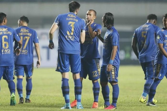 Para pemain Persib saat menjamu Arema FC pada laga pekan perdana Liga 1 musim 2017 di Stadion GBLA, Kota Bandung, 15 April 2017. 