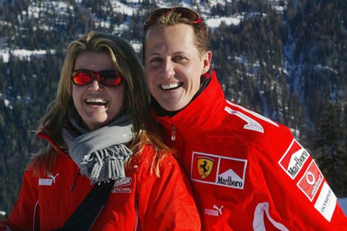 Michael Schumacher dan sang Istri saat berlibur pada tahun 2005.