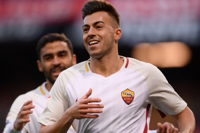 Stephan El Shaarawy saat merayakan golnya untuk AS Roma ke gawang Genoa dalam partai Liga Italia di 