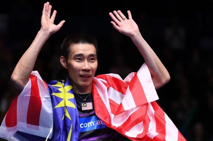 Pebulu tangkis tunggal putra Malaysia, Lee Chong Wei, merayakan kemenangan atas Shi Yuqi (China), pada babak final All England di Birmingham, Minggu (12/3/2017). Lee menang 21-12, 21-10.