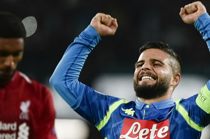 Penyerang Napoli, Lorenzo Insigne, melakukan selebrasi setelah mencetak gol ke gawang Liverpool laga babak penyisihan Grup C Liga Champions di Stadion San Paolo, Rabu (3/10/2018) waktu setempat atau Kamis dini hari WIB.