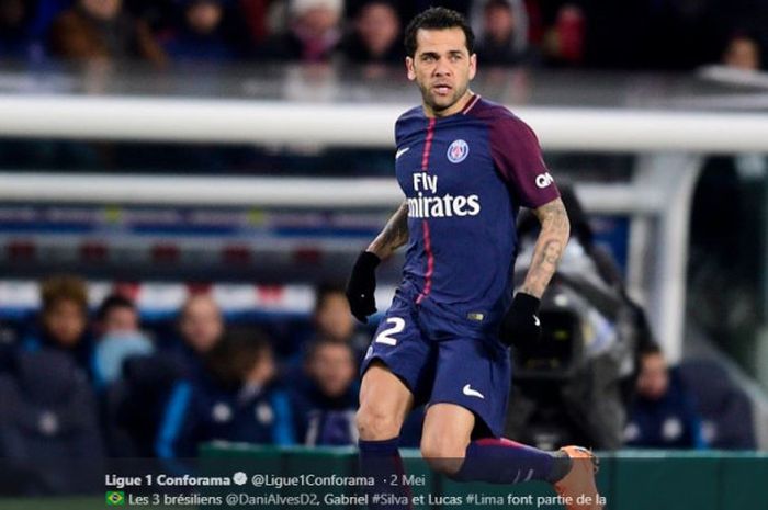 Bek kanan Paris Saint-Germain, Dani Alves.