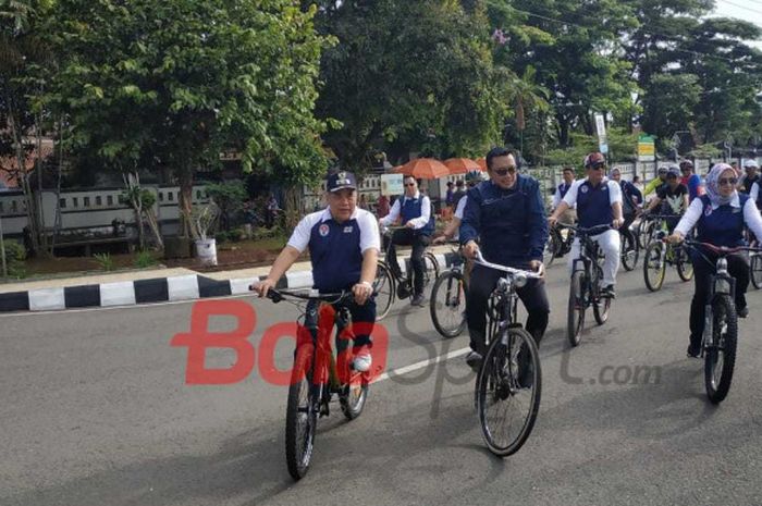 Menteri Pemuda dan Olahraga Republik Indonesia (Menpora) Imam Nahrawi mengikuti kegiatan Sepeda Nusantara 2018 etape ke-24, di Kabupaten Kebumen, Jawa Tengah, Minggu (11/11/2018) pagi.