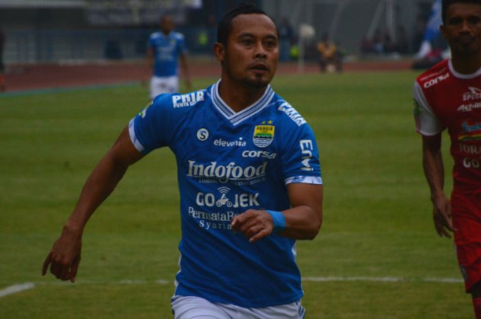 Pemain PSKC Cimahi, Atep Rizal, saat masih membela Persib Bandung.