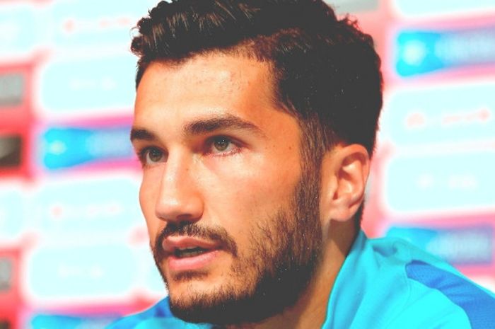 Nuri Sahin berbicara dalam sesi konferensi pers jelang laga Turki melawan Spanyol di Bandol pada 16 Juni 2016