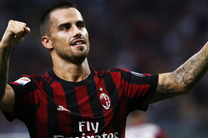 Selebrasi gelandang AC Milan, Suso, seusai mencetak gol ke gawang Cagliari dalam pertandingan Liga Italia 2017-2018 di Stadio San Siro, Milan, Italia, pada 27 Agustus 2017.