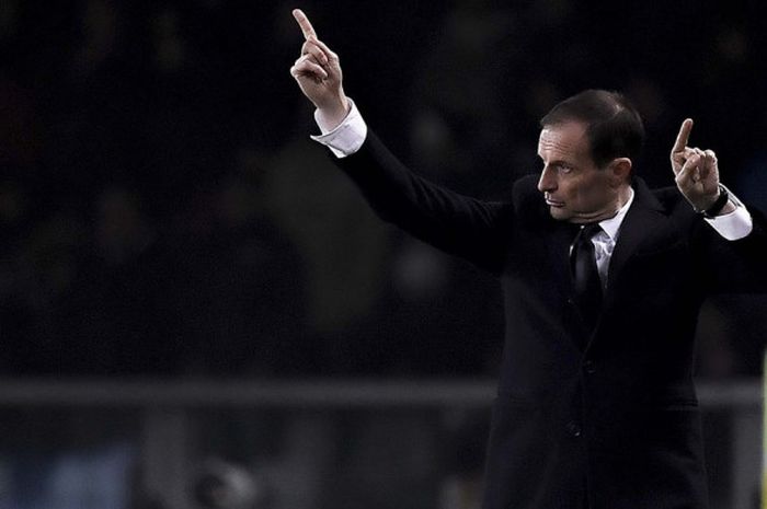 Ekspresi pelatih Juventus, Massimiliano Allegri, dalam laga Liga Italia melawan Torino di Stadion Ol