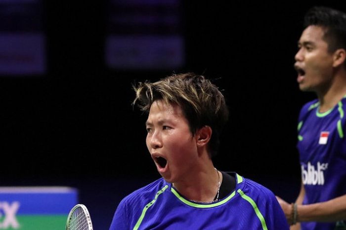 Pasangan ganda campuran Indonesia, Tontowi Ahmad (kanan) dan Liliyana Natsir, melakukan selebrasi pada laga semifinal Kejuaraan Dunia Bulu Tangkis 2017 di Glasgow, Skotlandia, Sabtu (26/8/2017).