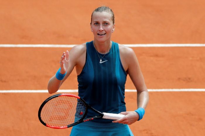 Petenis tunggal putri Republik Ceska, Petra Kvitova, melakukan selebrasi seusai mengalahkan Veronica Cepede Royg (Uruguay) pada babak kesatu turnamen French Open 2018 yang berlangsung di Stade Roland Garros, Paris, Prancis, Senin (28/5/2018).