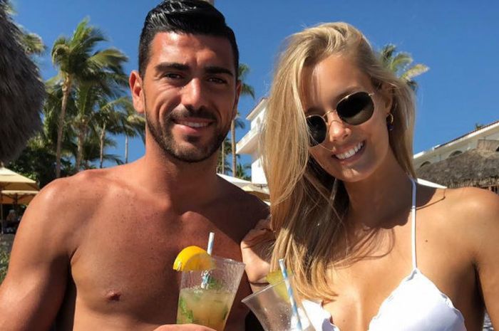 Graziano Pelle bersama kekasihnya, Viktoria Varga.