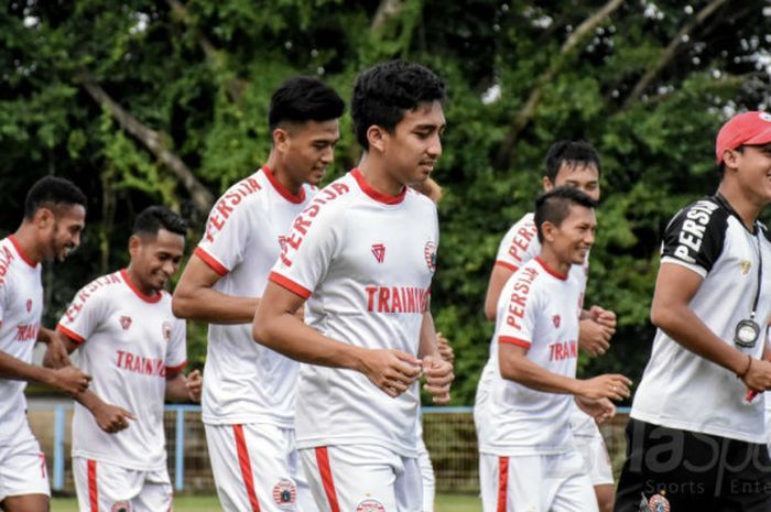 Para pemain Persija berlatih di Lapangan Samudera, Kuta, Kamis (18/1/2018) sore.