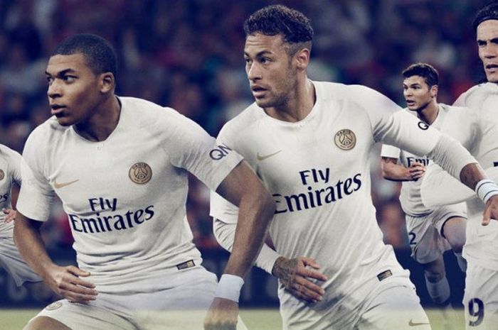 Neymar dan Kylian Mbappe menjadi wajah utama dalam promosi jersey tandang Paris Saint-Germain untuk musim 2018/2019.