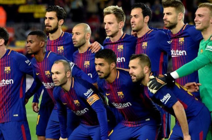 Para pemain FC Barcelona berpose menjelang kick-off duel Copa del Rey melawan Celta Vigo di Stadion Camp Nou, 11 Januari 2018.