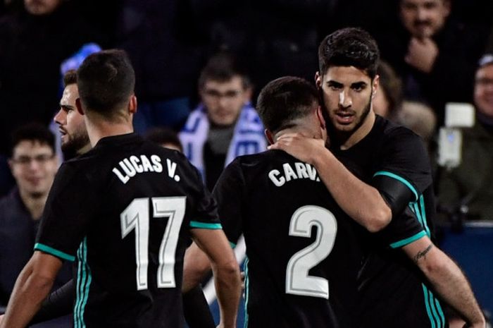 Gelandang Real Madrid, Marco Asensio (kanan), merayakan gol yang dia cetak ke gawang Leganes dalam laga leg pertama perempat final Copa del Rey di Stadion Municipal de Butarque, Leganes, Spanyol, pada 18 Januari 2018.