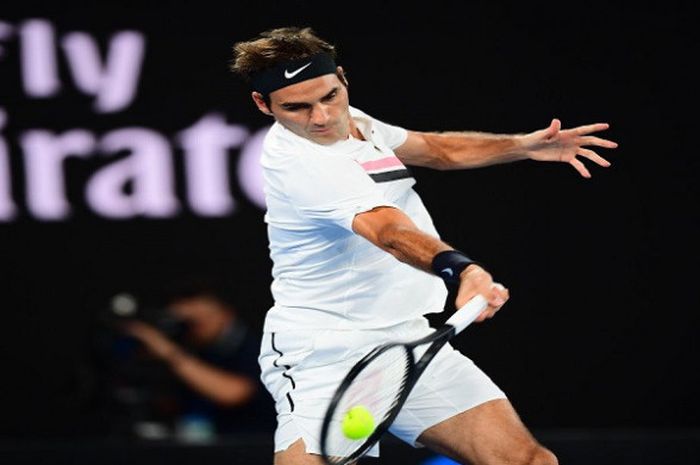 Aksi roger Federer saat tampil di babak semifinal Australian Open 2018 dengan menghadapi Chung Hyeon, Jumat (26/1/2018).