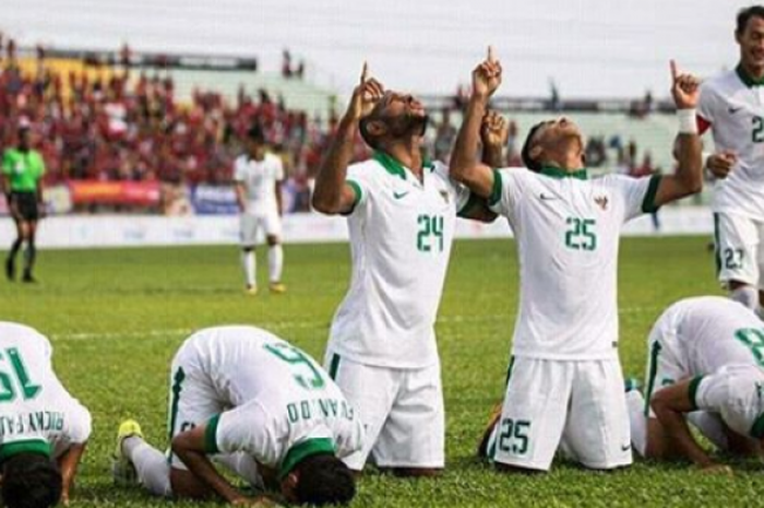 Selebrasi sujud yang menjadi ciri khas pemain timnas u-22 indonesia saat berhasil membobol gawang lawan.