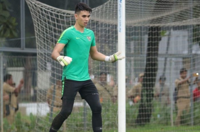 timnas U-22 Indonesia, Nadeo Argawinata, saat mengikuti training camp (TC).