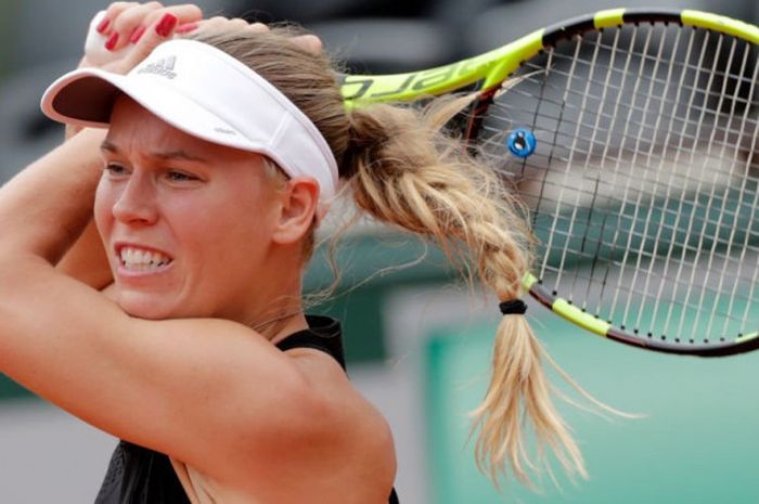 Aksi Caroline Wozniacki (Denmark) saat menjalani laga babak pertama Roland Garros 2018, Senin (28/5/2018).