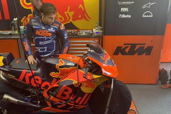 Johann Zarco saat menjajal motor KTM RC16 pada tes IRTA di Sirkuit Ricardo Tormo, Valencia, Selasa (20/11/2018).