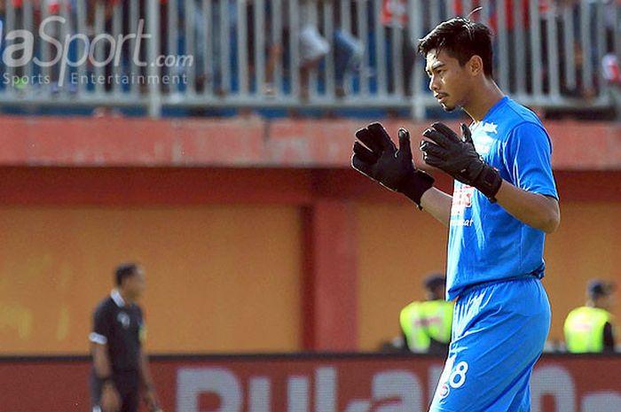 Kiper Madura United, Satria Tama.