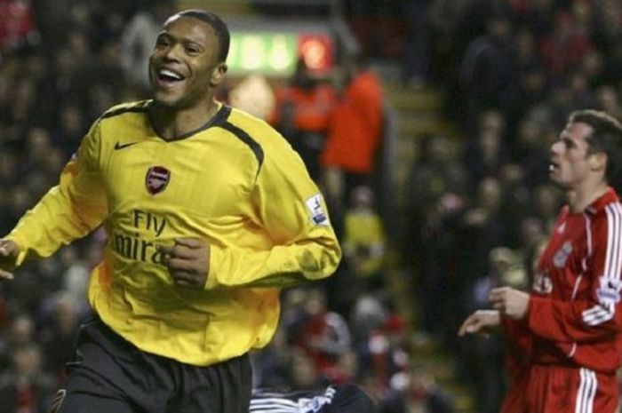 Pesepak bola Brasil, Julio Baptista kala masih merumput bersama Arsenal