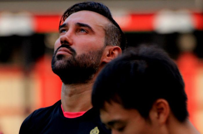 Penyerang Bhayangkara FC asal Portugal, Elio Bruno Martins saat mengikuti latihan di Stadion PTIK, Jakarta Selatan pada Rabu (18/7/2018).