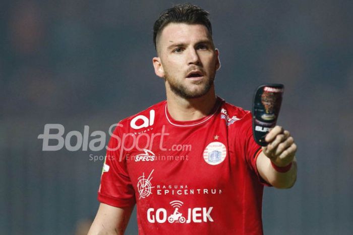     Selebrasi penyerang Persija Jakarta, Marko Simic, seusai membobol gawang Persipura Jayapura di Stadion Pakansari, Cibinong, Jumat (25/5/2018).     