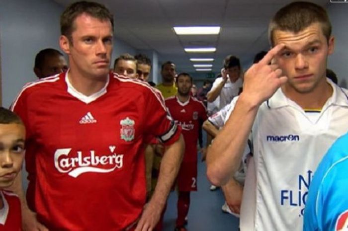 Trent Alexander-Arnold menjadi maskot jelang laga Liverpool vs Leeds United, September 2009. 