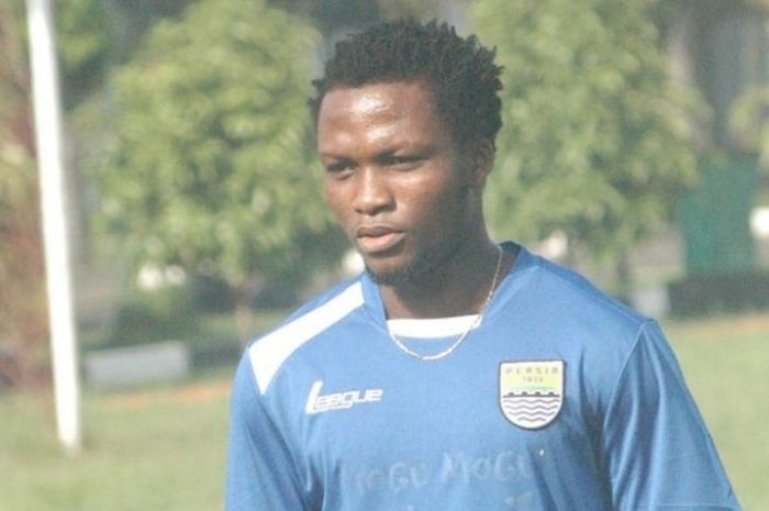 Mantan pemain Persipasi Bandung Raya, Ibrahim Conteh, saat berlatih bersama Persib Bandung, Rabu (9/12/2015).