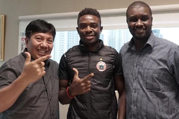 Osas Saha diperkenalkan setelah menandatangani kontrak 1,5 musim untuk Persija Jakarta, Selasa (22/5/2018).