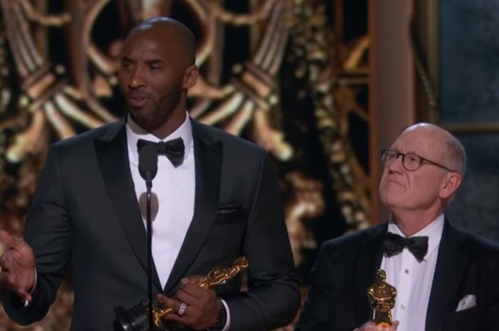 Kobe Bryant meraih Piala Oscar 2018 pada anugerah penghargaan 90th Academy Awards yang berlangsung pada Minggu (4/3/2018)