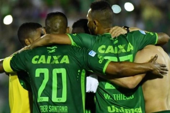 Para pemain Chapecoense merayakan keberhasilan mengalahkan San Lorenzo di Arena Conda Stadium, Chapeco, Brasil, 23 November 2016.