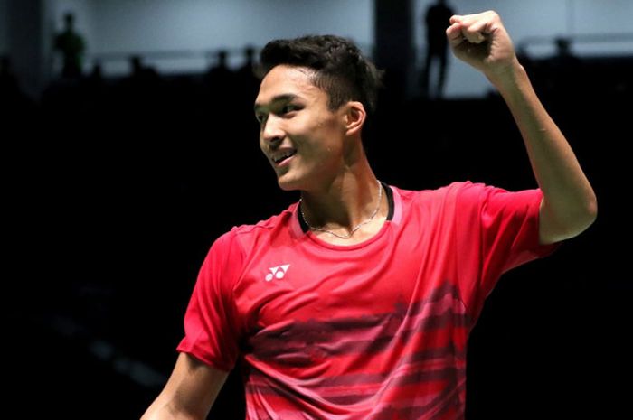 Pebulu tangkis tunggal putra Indonesia, Jonatan Christie, melakukan selebrasi setelah memenangi laga semifinal nomor perorangan SEA Games Kuala Lumpur 2017 atas Nguyen Tien Minh (Vietnam), dengan skor 21-11, 21-16, di Axiata Arena, Bukit Jalil, Kuala Lumpur, Malaysia, Senin (28/8/2017).