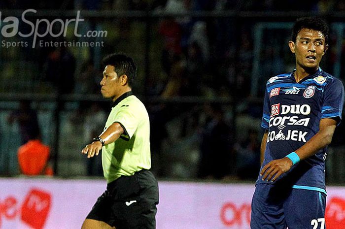 Ekspresi penyerang Arema FC, Dedik Setiawan, saat tampil melawan PSM Makassar dalam laga pekan ke-22 Liga 1 Pekan 22 di Stadion Kanjuruhan Malang, Jawa Timur (30/08/2017).